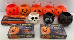 lot 7 image: Misc. Vintage Halloween Items