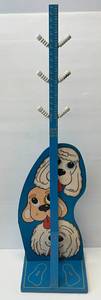 lot 8 image: Vintage How Tall Am I Childs Growth Chart Coat Hanger