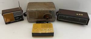 lot 16 image: Misc. Vintage Radios & More