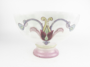 lot 9 image: Vintage 10 Milk Glass Painted Floral Lamp Shade