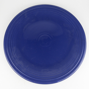 lot 33 image: Vintage FIESTAWARE 13 Chop Plate In Original Cobalt Blue Circa 1936-1951 (Wet Foot Glaze and No mark)