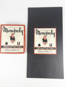 lot 93 image: Vintage 1951 MONOPOLY collectors Board with Box & Playing pieces