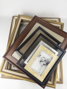 lot 133 image: Group of 6 Picture Frames