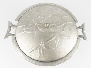 lot 54 image: Vintage EVERLAST Forged Hammered Aluminum Bamboo Pot with glass Casserole Dish with Lid & Handles