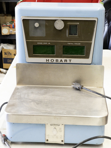 lot 142 image: Vintage HOBART Model #1000 Commercial DeliProduce Scale