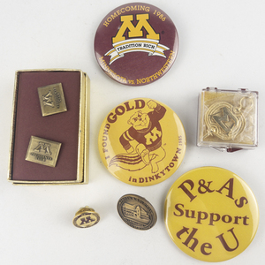 lot 293 image: Group of VINTAGE Buttons and Pins - University of MN themed