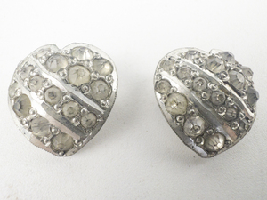 lot 301 image: Rhinestone set Heart Shape Button Covers - base metal