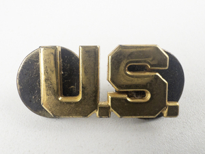 lot 315 image: WWII Era Brass U.S. Army Uniform Pin - with clutch backs 