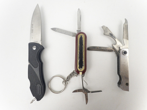 lot 309 image: Group of Three Folding Knives