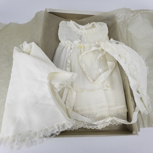 lot 326 image: VINTAGE 4 piece SMALL WORLD Infant Baptismal Set #225-S