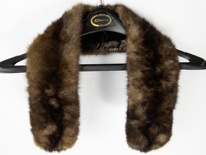 lot 343 image: VINTAGE Mink () Fur Collar