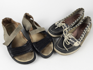 lot 351 image: Two Pairs of Ladys Footwear - NAOT Sandals & SPERRY Boat Shoes