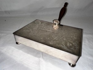 Vintage Silverplated Hors doeuvres Server Silent Butler with Lid and Wooden Handle. Made in England