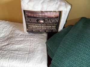 New Dusk to Dawn Waterproof Mattress Pad, Mattress protector and Green Cotton Blanket