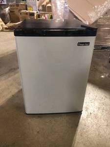 Magic Chef 2.6 cu. ft. Mini Fridge in Stainless Look   Customer Returns See Pictures