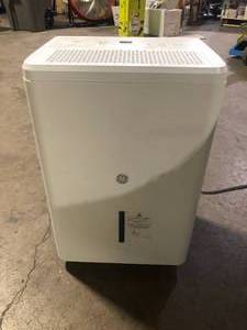 GE 35 pt. Dehumidifier with Smart Dry for Bedroom, Basement or Very Damp Rooms up to 3000 sq. ft. in White Customer Returns See Pictures