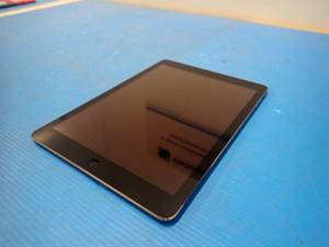 lot 43 image: Apple&nbspiPad Air 1st Gen A1474  16GB of storage  WIFI Only  Includes Charging Cable  scuff on screen
