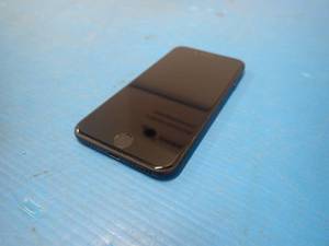 lot 50 image: Apple&nbspiPhone 7 A1660  32GB of storage  Cellular Carrier Unlocked  Includes Charging Cable  light scratches on screen 