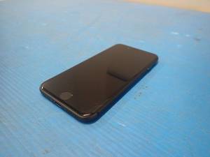 lot 51 image: Apple&nbspiphone 8 A1863  64GB of storage  Cellular Carrier Unlocked  Includes Charging Cable   light scratches on screen