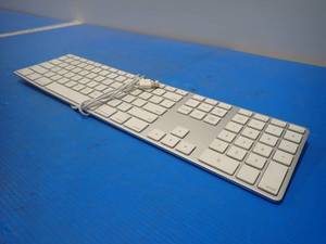 lot 67 image: Apple A1243 USB Keyboard 