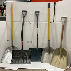 lot 27 image: 5 -Lot of Shovels Alum  Plastic