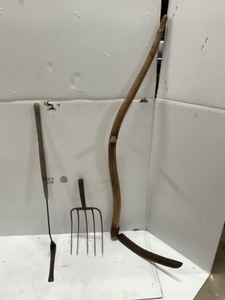 lot 30 image: Vintage Sythe and Fork Head