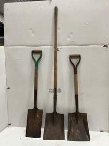 lot 31 image: 3 - Shovels