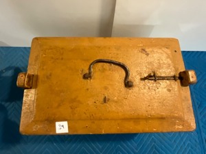 lot 39 image: Antique Swedish box - 16 x 10 x 10 12
