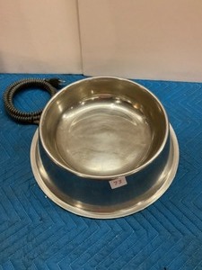 lot 73 image: 15 Stainless Heated Dog Dish