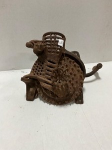 lot 1 image: Antique Corn Sheller Schucker