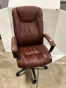 lot 4 image: Leather Office Chair