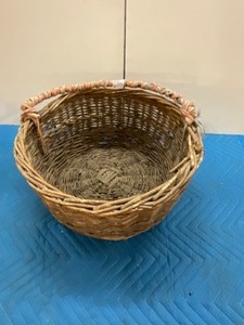lot 88 image: Antique Wicker Basket