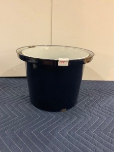 lot 100 image: Vintage Tin Pots