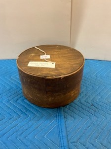 lot 114 image: Antique German Hat Box