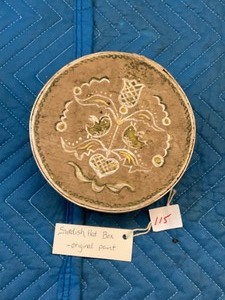 lot 115 image: Antique Swedish Hat Box