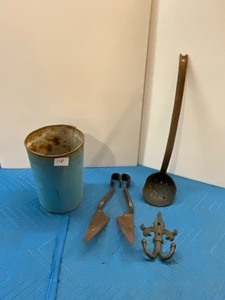lot 118 image: Vintage Items - Wooden Spoon, Tin Bucket, Iron Coat Hook, Clippers
