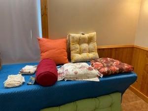 lot 119 image: Throw Pillows, Chair Cushions & Handmade doilies