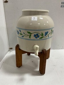 lot 7 image: Springwell Dispenser