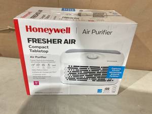lot 318 image: Honeywell Air Purifier, HHT270, 100 sq ft, U Carbon Filter, Allergen, Smoke, Pollen, Dust Reducer