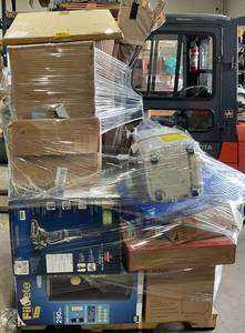 lot 355 image: Wholesale Pallet of Assorted Miscellaneous Items