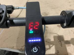 lot 270 image: RCB Electric Scooter, Max 25 kmh, 350W Motor, 7.8AH Battery, 8.5-10 Solid Tires
