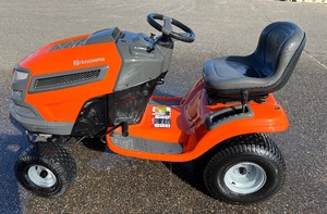 lot 3 image: 2018 HUSQVARNA YTH24V48 LAWN MOWER