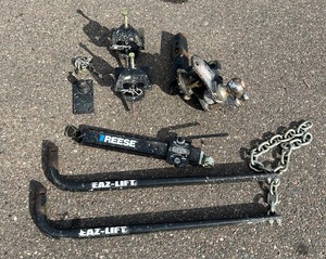lot 14 image: EZ LIFT EQUILIZER HITCH KIT