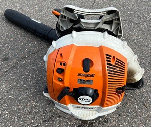 lot 26 image: STIHL BR-600 BACKPACK BLOWER