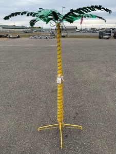 lot 34 image: 6 LIGHT UP PALM TREE