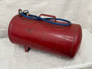 lot 8 image: Midwest Products Portable Air Tank
