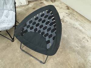 lot 16 image: Folding Chairs