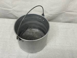 lot 22 image: Metal Cooking Pot