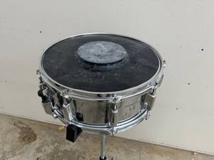 lot 25 image: Snare Drum w Case, Stand, Cover, Sticks, and Practice Pad