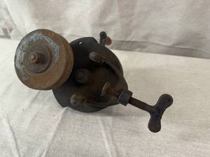 lot 41 image: Hand Crank Grinder